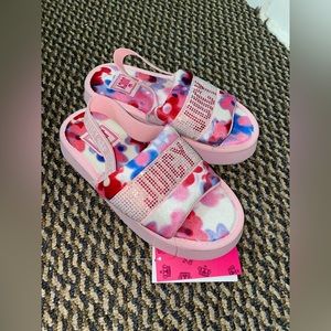 Juicy Size 5M Brand New Floral Slippers !